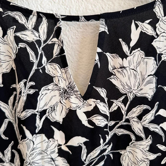 Beacon Floral Top with V-Neck in Front and Notched Neckline on Reverse - NWOT - Picture 3 of 6